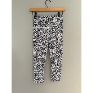 Athleta Elation Capri Legging Size XS Black White Ocelot Animal Print Gym Crop